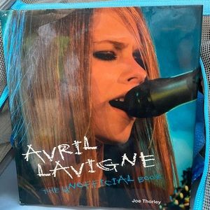 Avril Lavigne book circa 2005